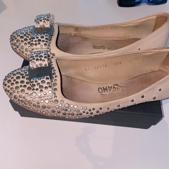 Salvatore Ferragamo flats - nude with silver detailing - Picture 3 of 4